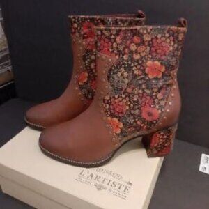 L'ARTISTE Spring Step Boots Floral & Camel with Studs 9.5-10 NIB
